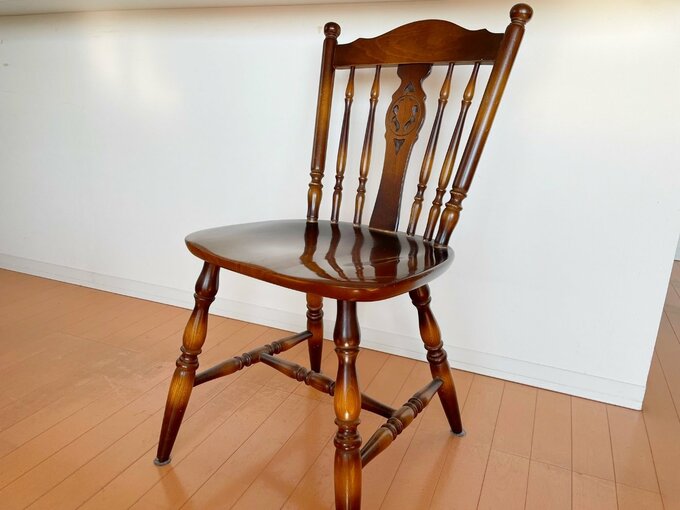 壊れたイスは台として再利用