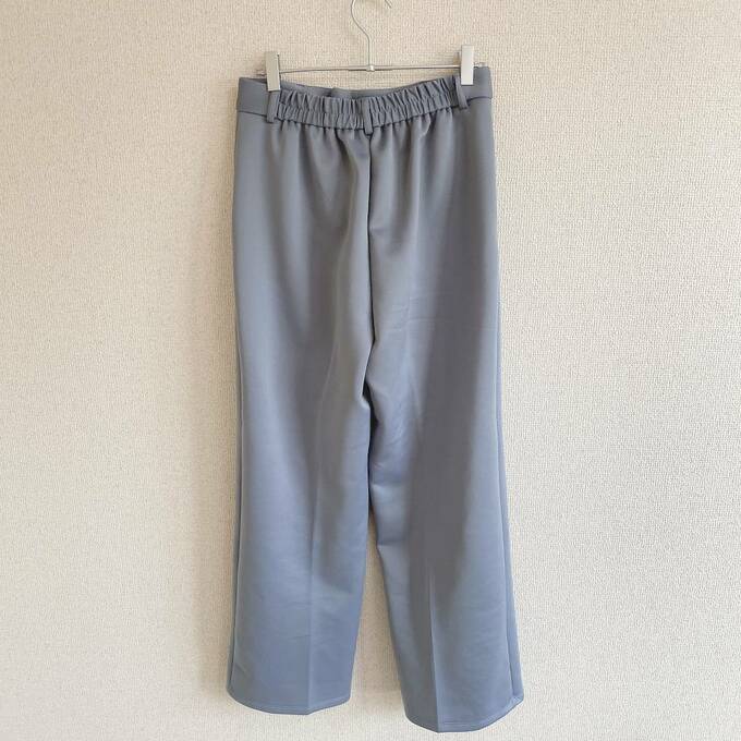 後ろはゴムになっている