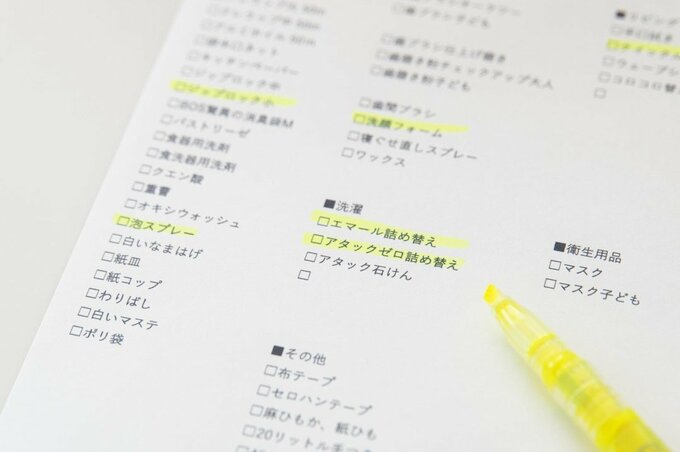 メモをチェックする様子