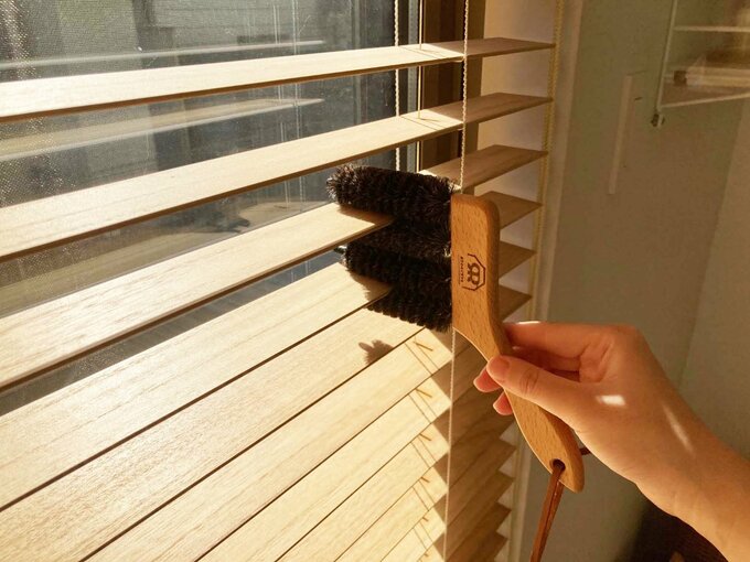 ウッドブラインドの掃除は専用ブラシを使えば簡単