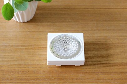 ニトリの使えるミニ照明！399円で壁にぺたっとはれて便利