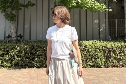 50代がユニクロで「思わず3色買いした」Tシャツコーデ。体形カバーもできる万能アイテム：2025年7月トップ10