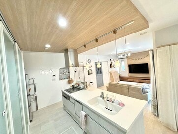 注文住宅のLDKをL字型に配置。子どもの見守り、配膳や片づけにメリットいろいろ