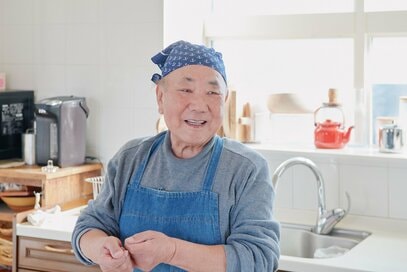 70代でデビューした90歳・現役料理研究家。義娘の手伝いで人生が一変、シングル子育て経験も糧に