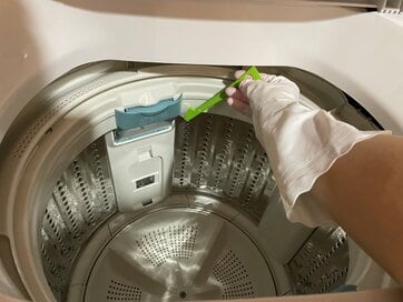 汚れた洗濯槽はクリーナーだけでは不十分？ひと手間加えたい重要な掃除法