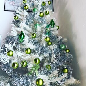 リラックス感が漂う、グリーン＆シルバーのツリー