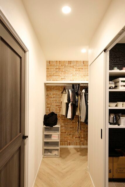 （P63-廊下側から見たWIC）