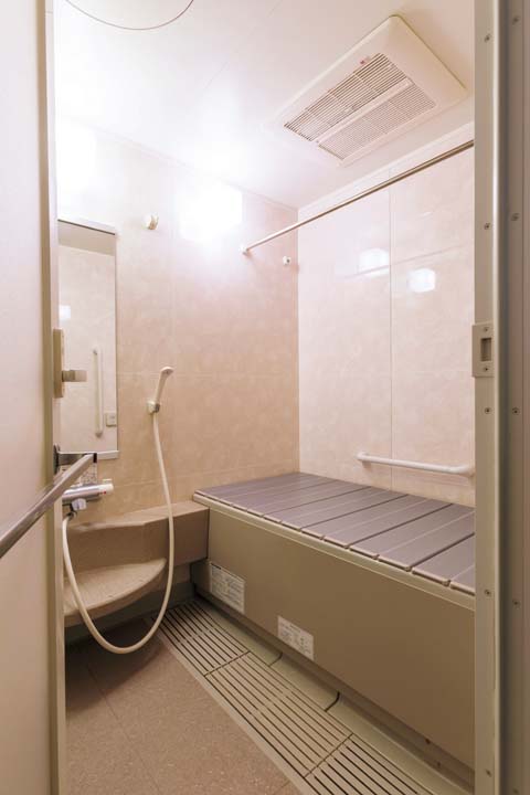 浴室は既存をそのまま生かしてコスト調整に貢献