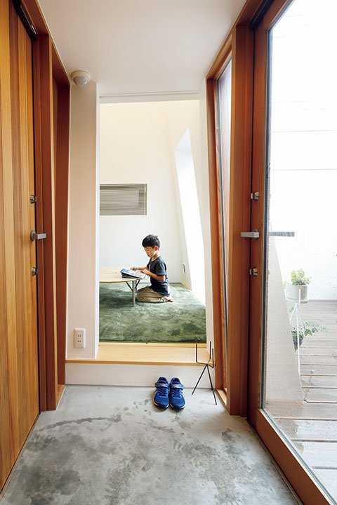 玄関土間から見たゲストルーム