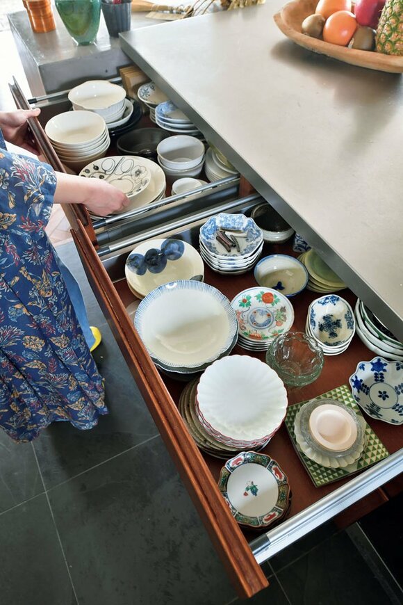 キッチン引き出し食器類
