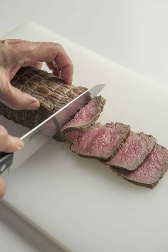 牛肉を食べやすく切る