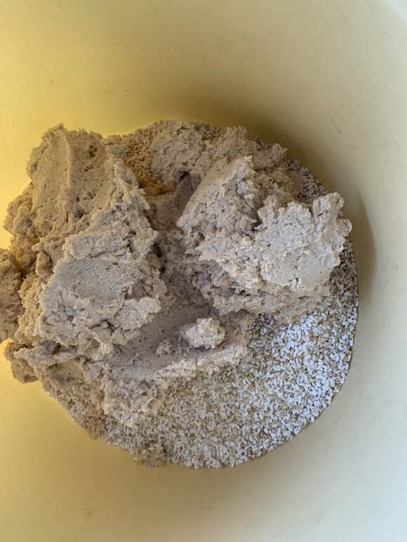 米麹用の樽に入れる