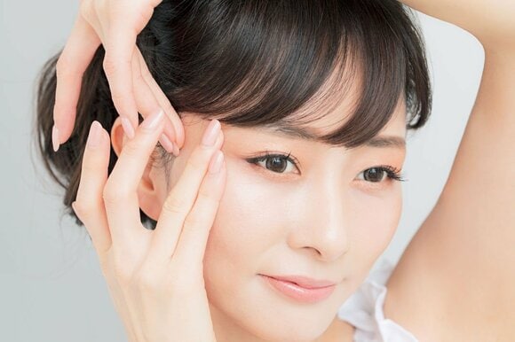 両手指でリフトアップ