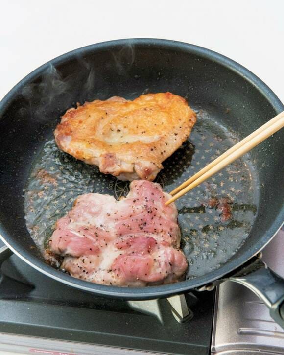 フライパンにカリッとチキン