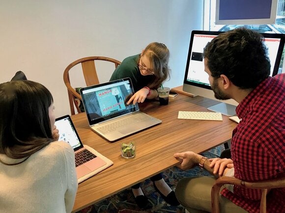 デザインナーさんと話し合う