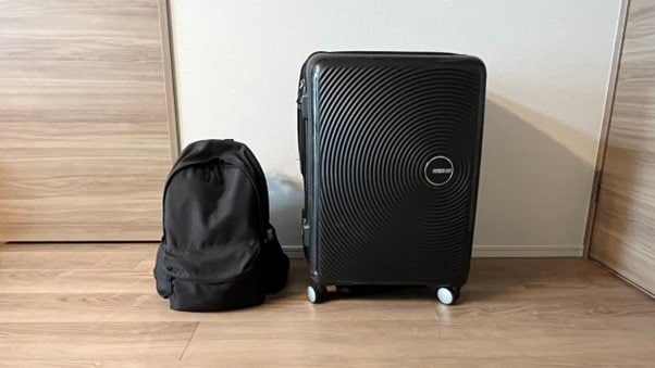 家族4人1週間分の荷物も、スーツケースとリュックで収まるように。