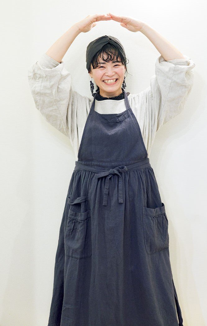 エプロン女性