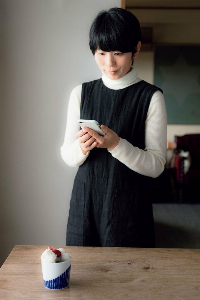 ひじを体につける