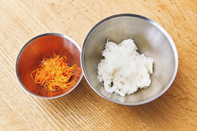 ボウルに人参と大根