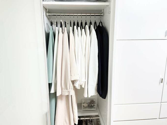 クローゼットに服