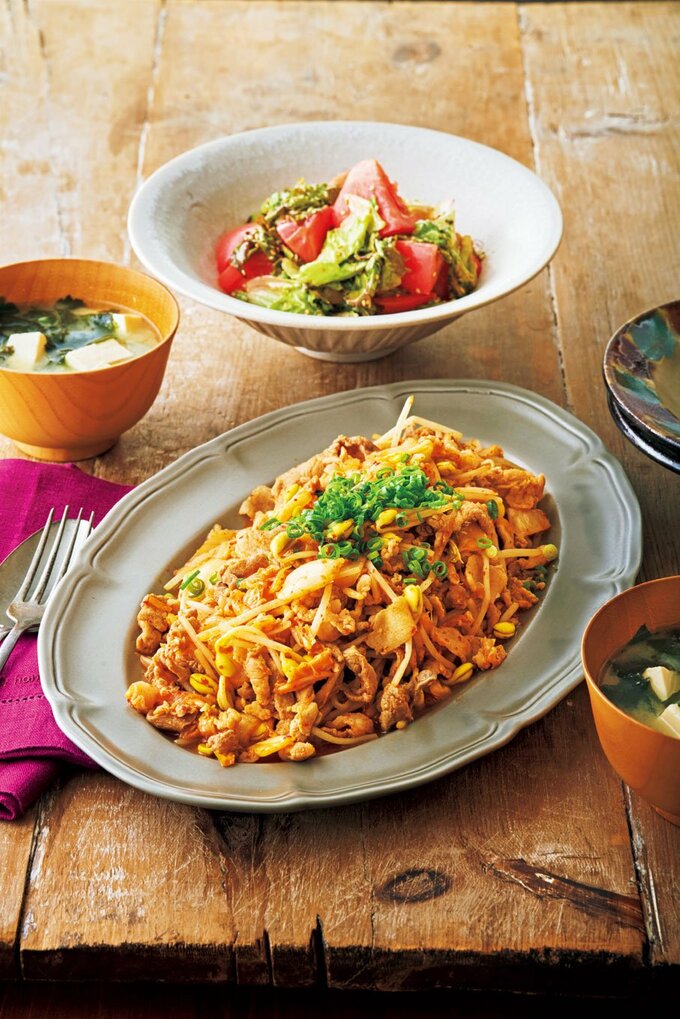 豚キムチと韓国風サラダ、豆腐のみそ汁