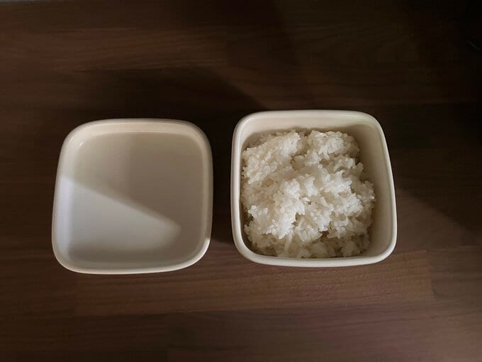 愛用しているのは萬古焼の角型  2合サイズ