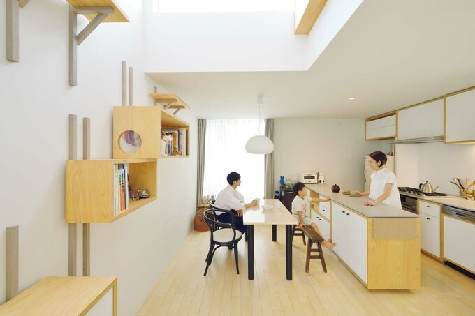 壁側のシンクとコンロをカウンター収納で隠したⅡ型タイプのキッチン