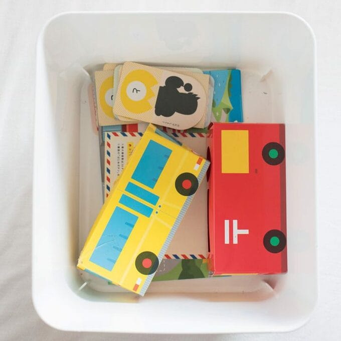 ボックスにオモチャ