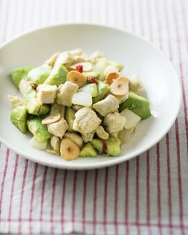 ピリ辛味がたまらない！人気の鶏胸肉とアボカドで、太らない肉おかずができた！