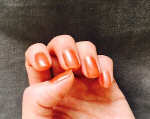 私は、爪先の取れたところだけ塗り直し、2~3日もたせています。