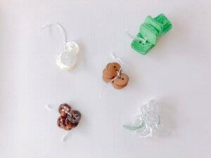 予備ボタンも、捨てる服のボタンも、まとめて箱の中へ