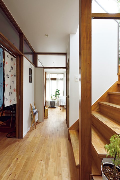 玄関から見た1階