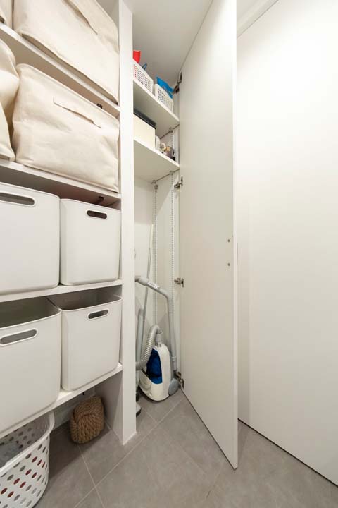 洗面台背面側の収納