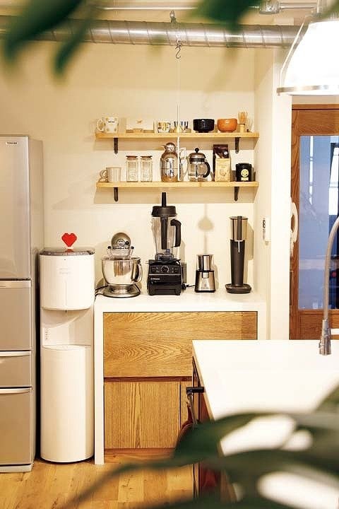 計画的にピッタリ収めたキッチンまわりの家電と収納
