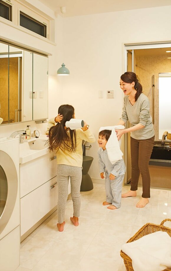 脱衣所に家族