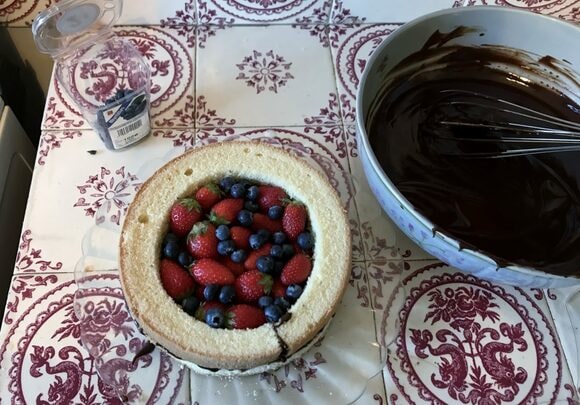 くす玉ケーキ仕立て