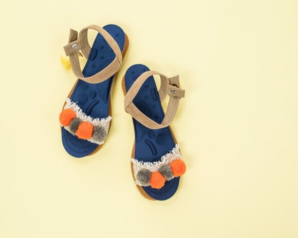 インソールはピンクとネイビーのリバーシブル仕様