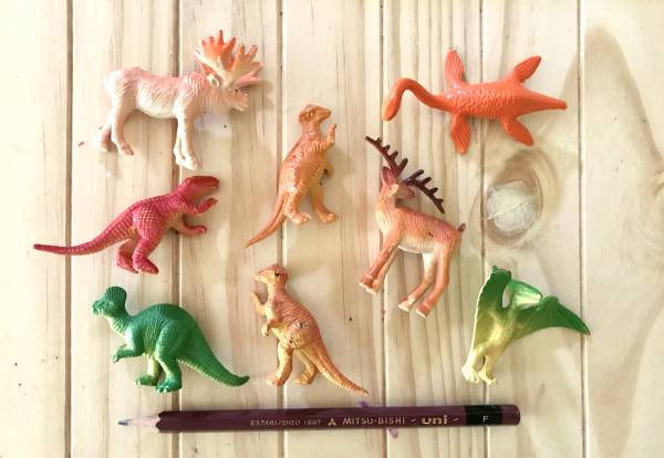 恐竜フィギュア