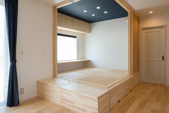 小上がりの和室の全景