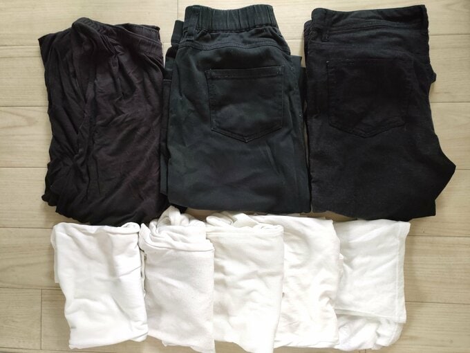 気づけば買っていた黒のボトムス、白のインナー類
