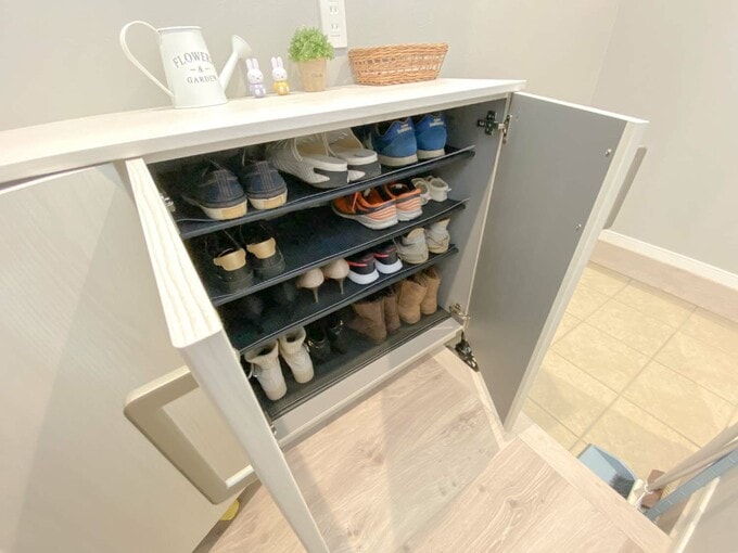 家族用玄関に設置されたゲタ箱