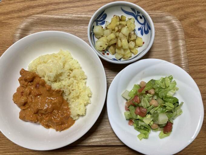 サラダなどの料理