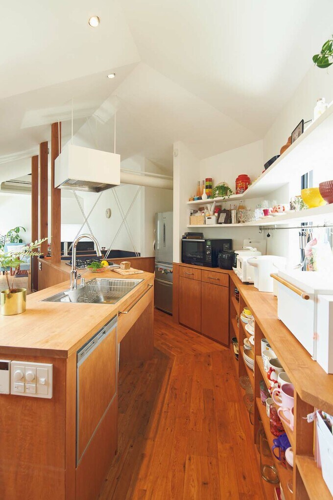 タモなどの木材をふんだんに使ったオリジナルデザイン