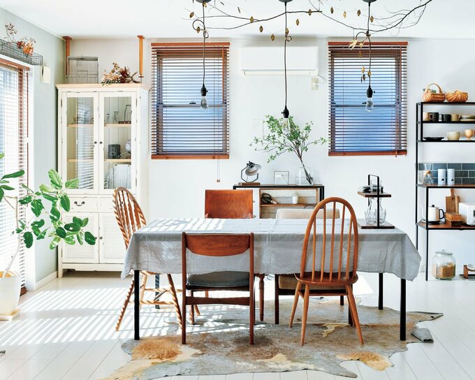 ブルークロスのダイニングテーブル