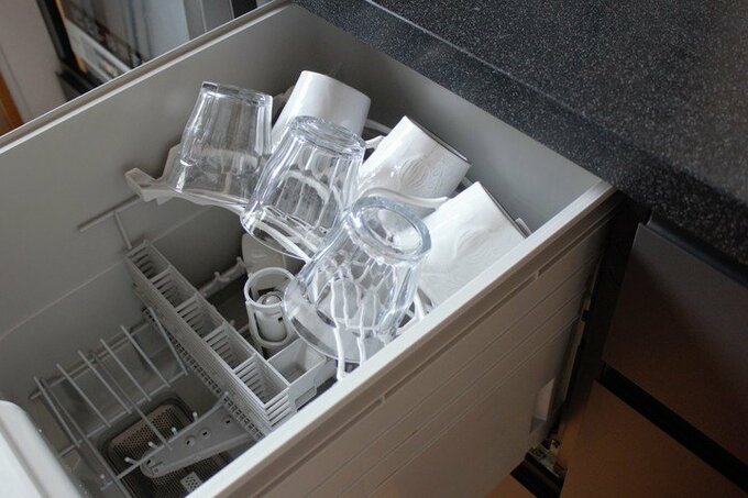 入れ方の向きが逆の食洗器
