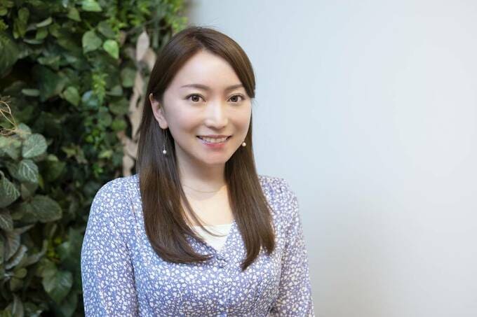 加藤綾菜さん正面