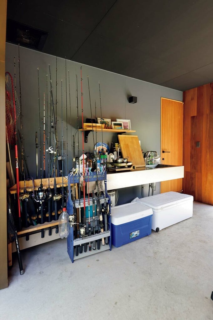 別棟の中央部分は屋根のついた土間空間