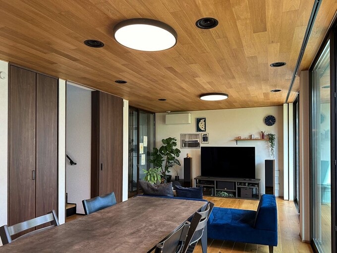 天井スピーカーの位置