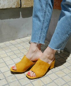 ビビッドカラーは一点豪華主義で足元に