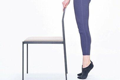 「3秒筋トレ」で、第二の心臓・ふくらはぎを鍛える。かかとを上げて下ろすだけで簡単